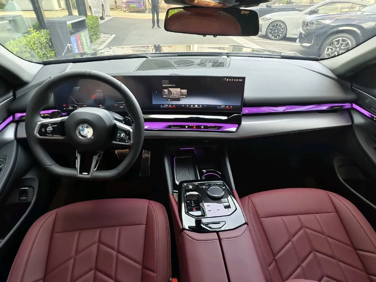 2025 BMW 5 Series 2.0T 258HP L4 8AT,autocango,china used car exporter,china ev exporter,chinese used car exporter,chinese used ev exporter