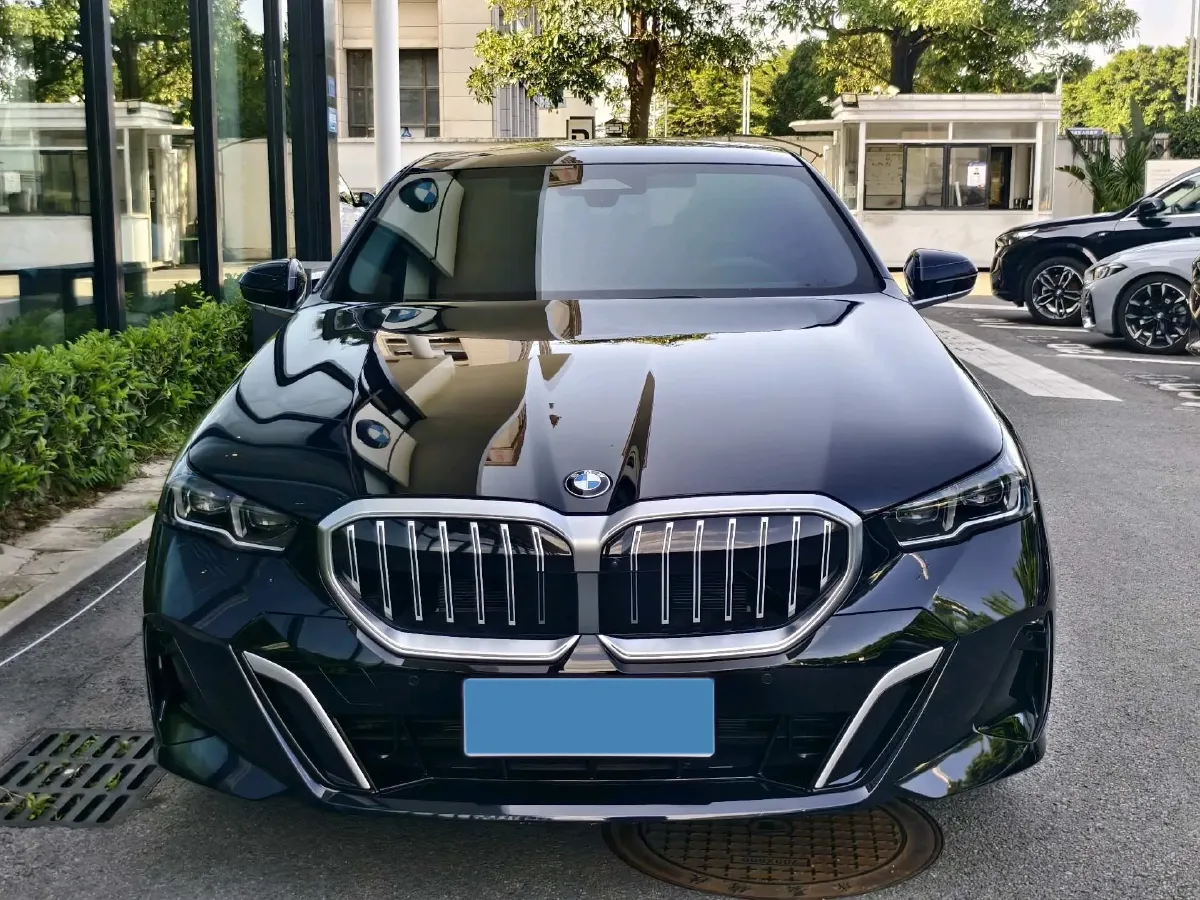 2025 BMW 5 Series 2.0T 258HP L4 8AT,autocango,china used car exporter,china ev exporter,chinese used car exporter,chinese used ev exporter