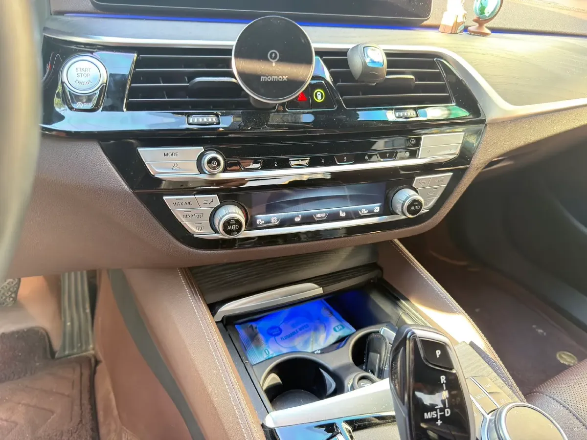 2022 BMW 5 Series 2.0T 245HP L4 8AT,autocango,china used car exporter,china ev exporter,chinese used car exporter,chinese used ev exporter