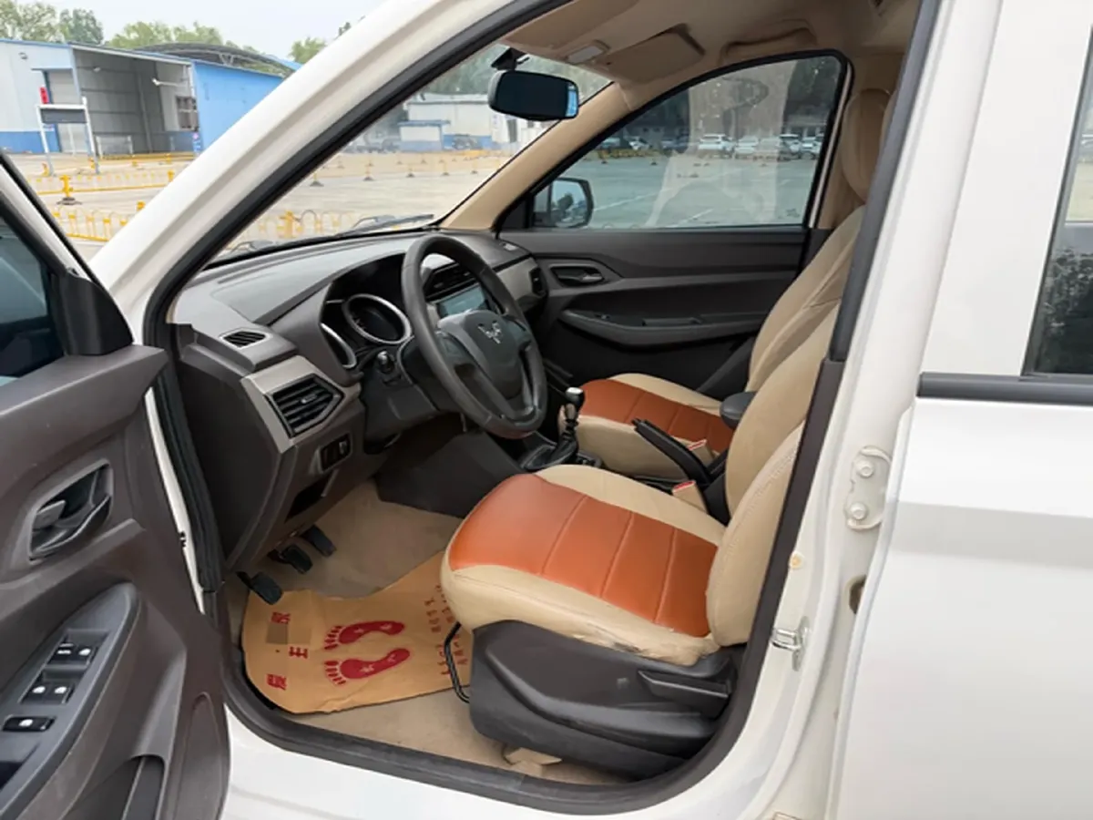 2019 WuLing HongGuang 1.5L 99HP L4 6MT,autocango,china used car exporter,china ev exporter,chinese used car exporter,chinese used ev exporter