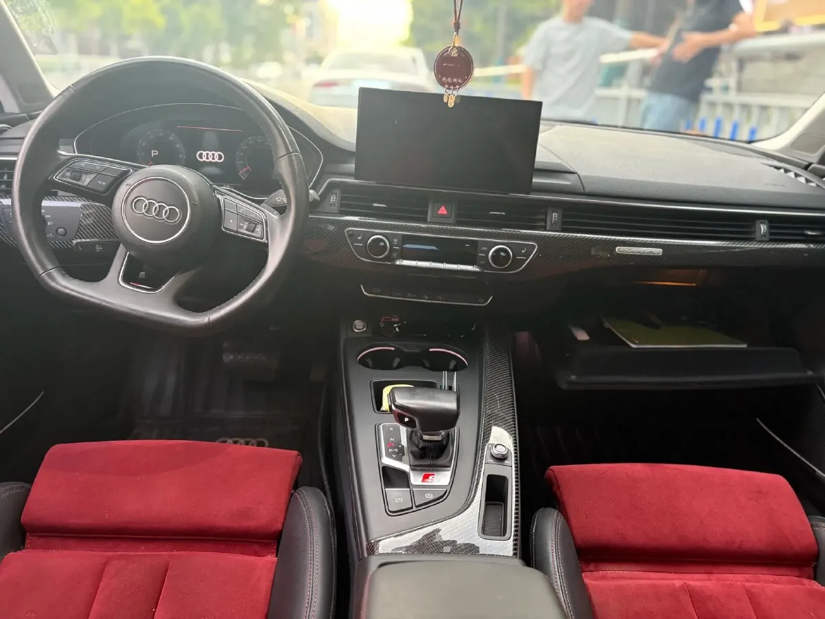 2020 Audi A4L 2.0T 252HP L4 7DCT,autocango,china used car exporter,china ev exporter,chinese used car exporter,chinese used ev exporter