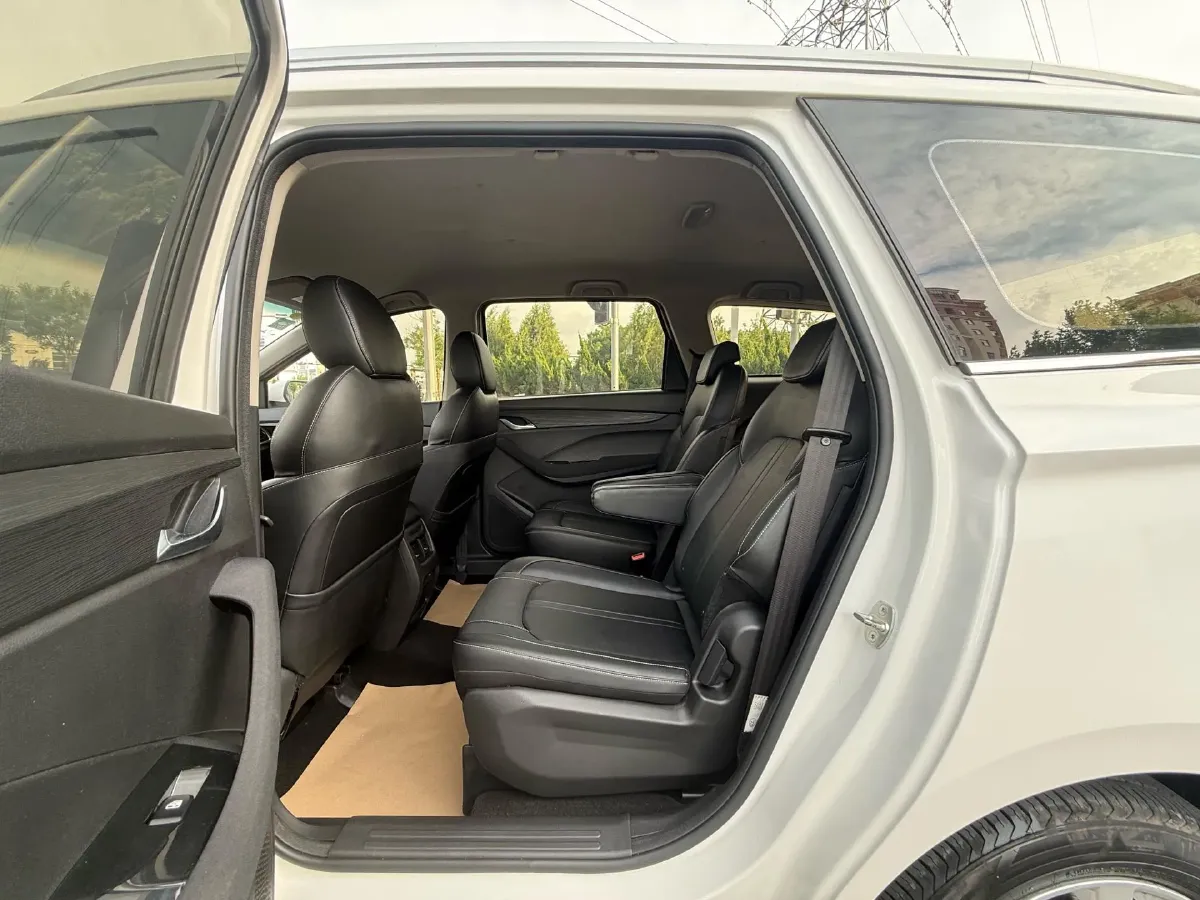 2018 BaoJun 360 1.5L 112HP L4 6MT,autocango,china used car exporter,china ev exporter,chinese used car exporter,chinese used ev exporter