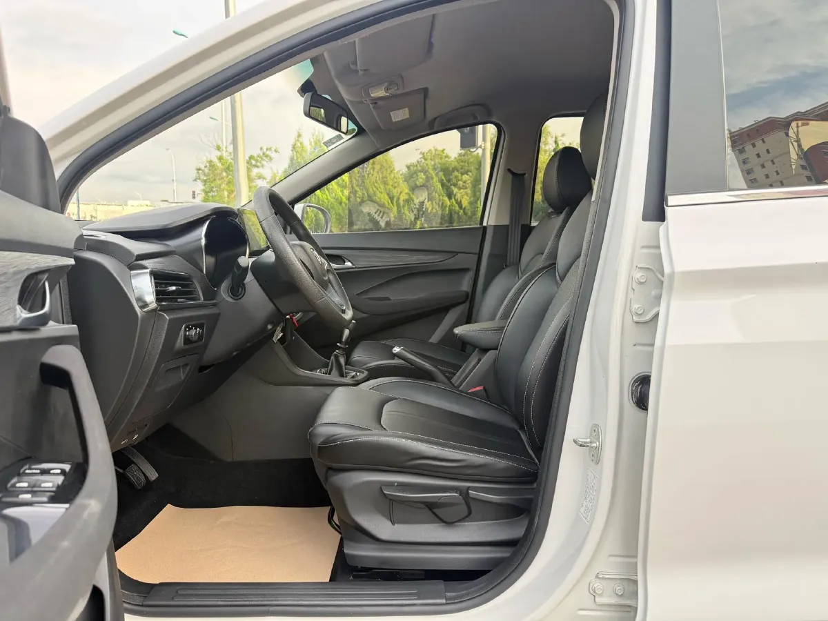 2018 BaoJun 360 1.5L 112HP L4 6MT,autocango,china used car exporter,china ev exporter,chinese used car exporter,chinese used ev exporter