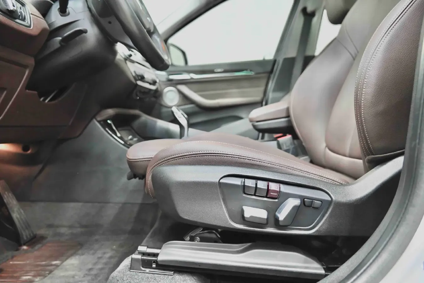 2022 BMW X1 2.0T 192HP L4 8AT,autocango,china used car exporter,china ev exporter,chinese used car exporter,chinese used ev exporter