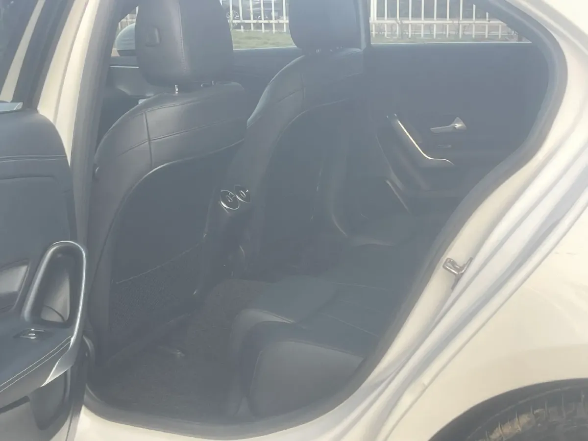 2021 Mercedes-Benz A Class 1.3T 136HP L4 7DCT,autocango,china used car exporter,china ev exporter,chinese used car exporter,chinese used ev exporter