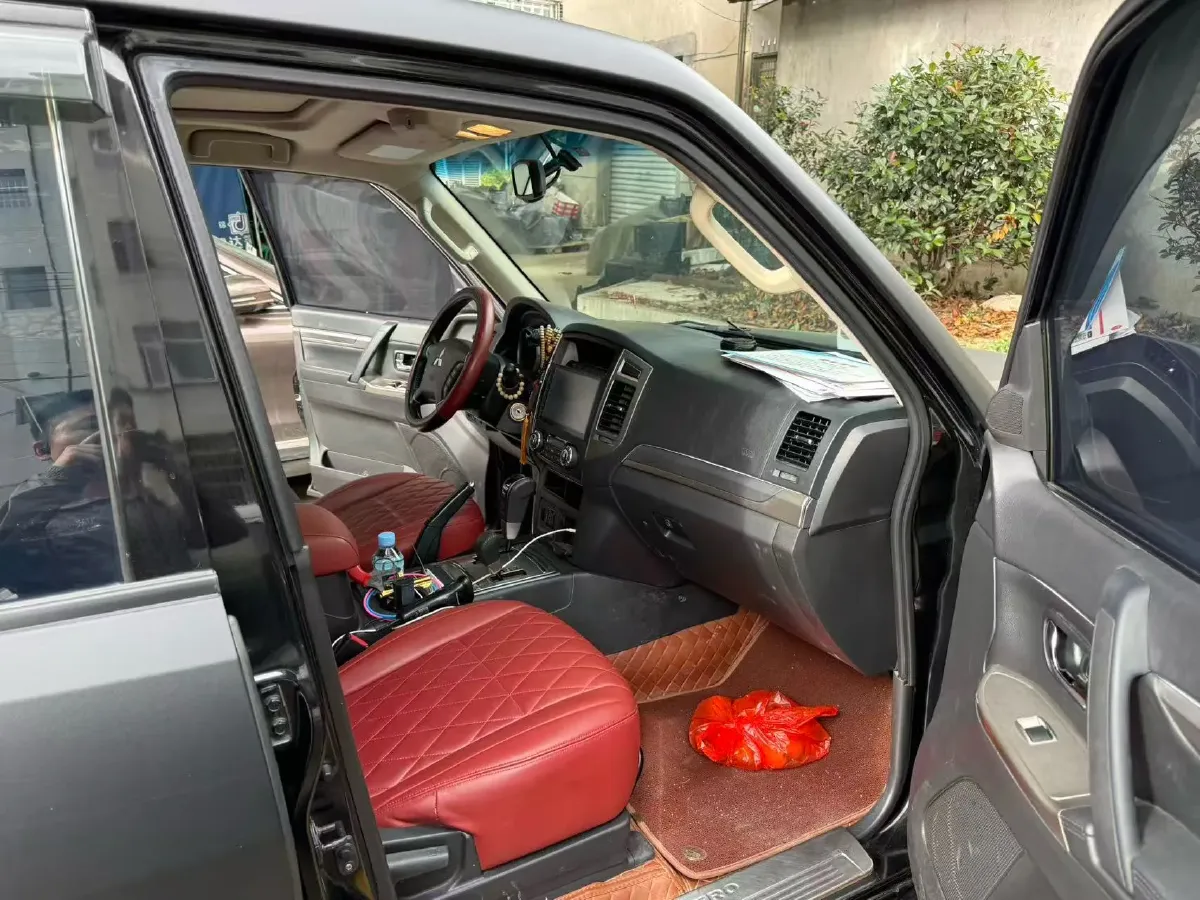 2019 Mitsubishi Pajero 3.0L 174HP V6 5AT,autocango,china used car exporter,china ev exporter,chinese used car exporter,chinese used ev exporter