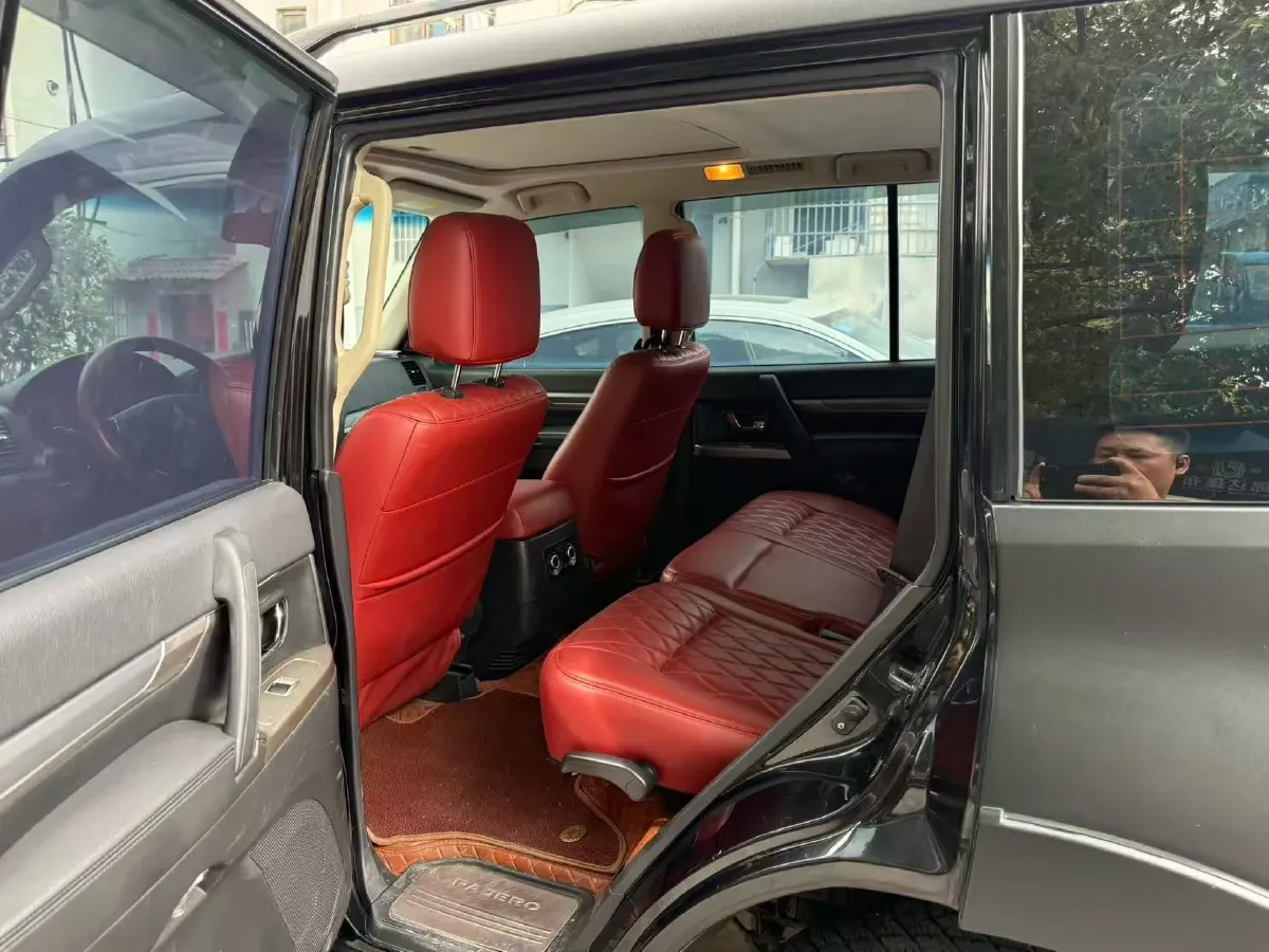 2019 Mitsubishi Pajero 3.0L 174HP V6 5AT,autocango,china used car exporter,china ev exporter,chinese used car exporter,chinese used ev exporter