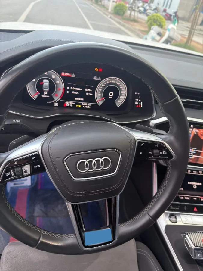2022 Audi A6L 2.0T 190HP L4 7DCT,autocango,china used car exporter,china ev exporter,chinese used car exporter,chinese used ev exporter