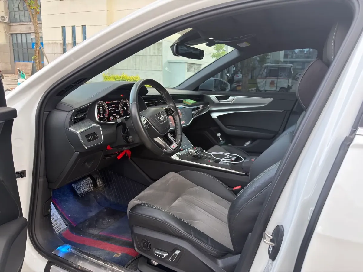 2022 Audi A6L 2.0T 190HP L4 7DCT,autocango,china used car exporter,china ev exporter,chinese used car exporter,chinese used ev exporter