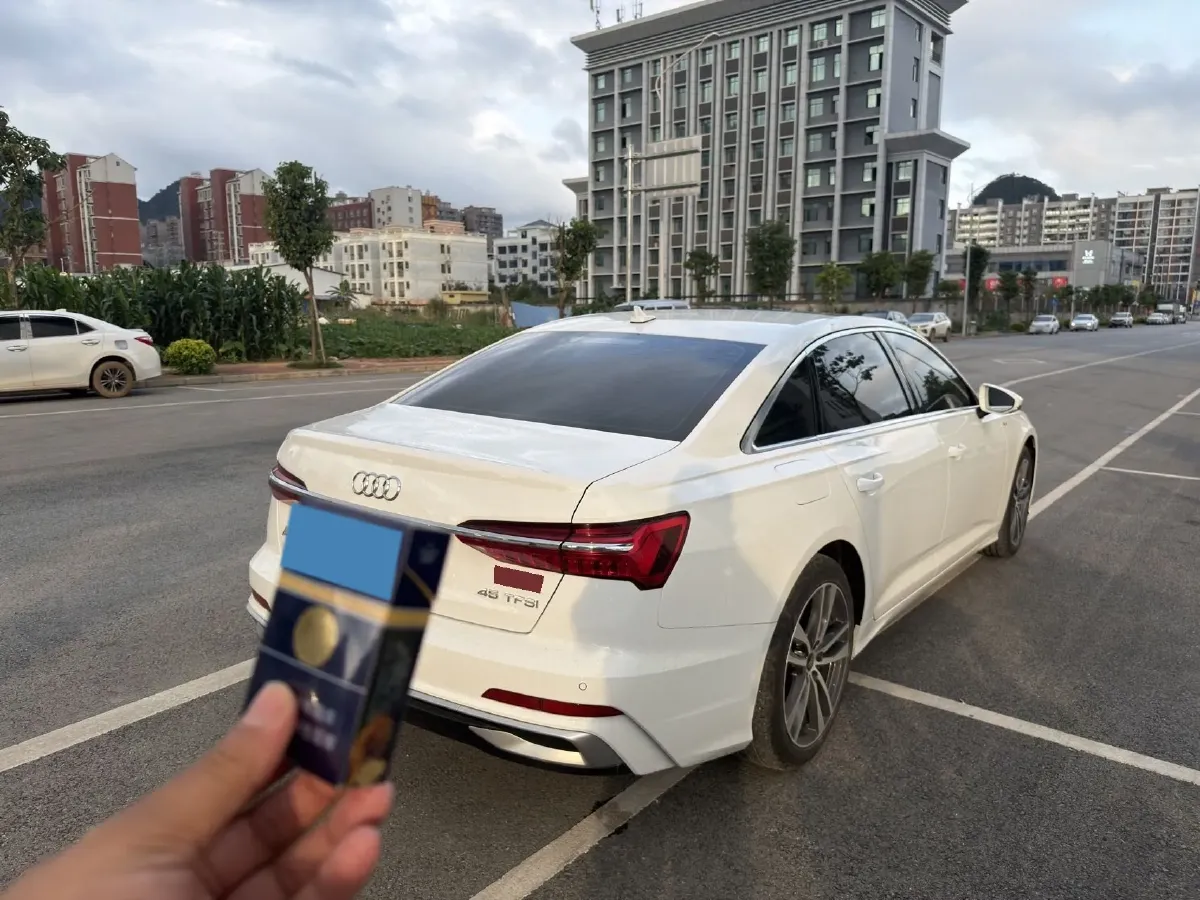 2022 Audi A6L 2.0T 190HP L4 7DCT,autocango,china used car exporter,china ev exporter,chinese used car exporter,chinese used ev exporter