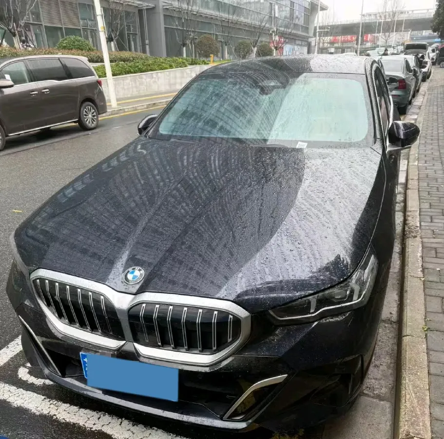 2024 BMW 5 Series 2.0T 190HP L4 8AT,autocango,china used car exporter,china ev exporter,chinese used car exporter,chinese used ev exporter