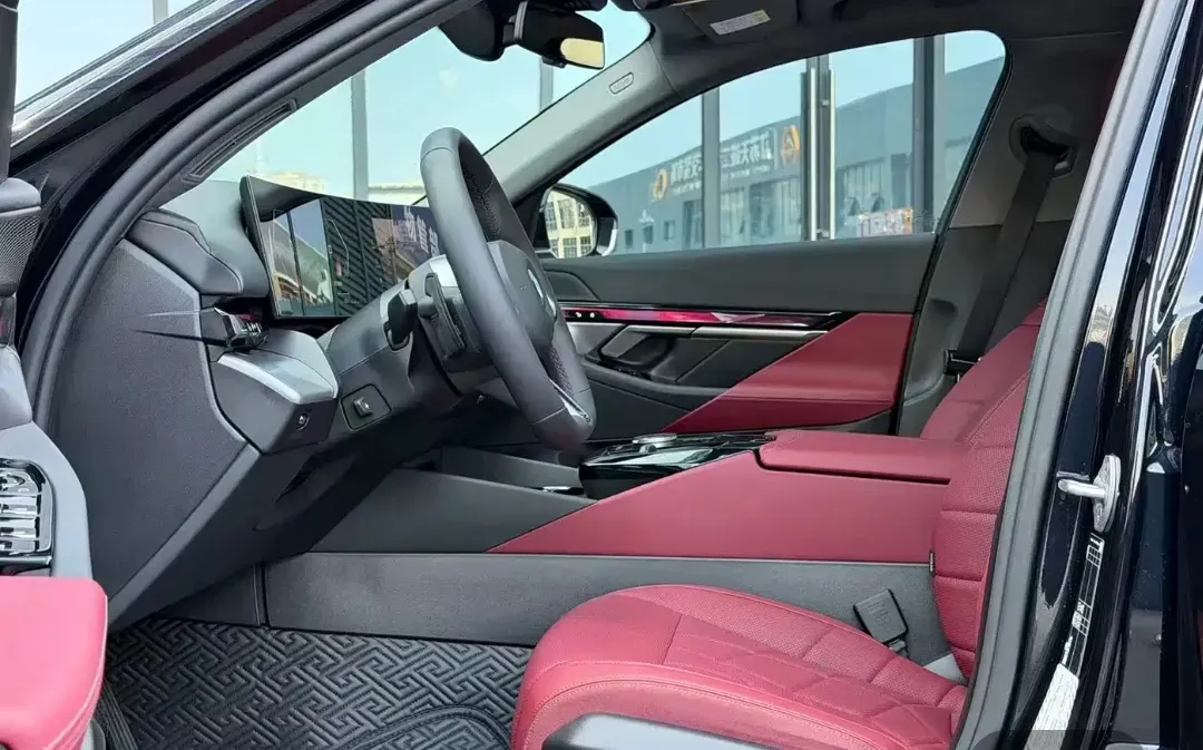 2024 BMW 5 Series 2.0T 190HP L4 8AT,autocango,china used car exporter,china ev exporter,chinese used car exporter,chinese used ev exporter
