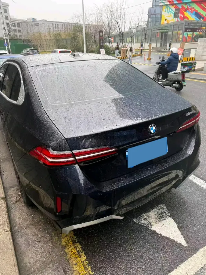 2024 BMW 5 Series 2.0T 190HP L4 8AT,autocango,china used car exporter,china ev exporter,chinese used car exporter,chinese used ev exporter