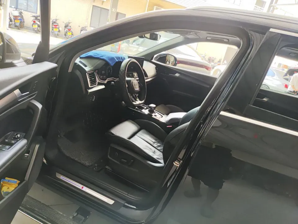 2022 Audi Q5L 2.0T 190HP L4 7DCT,autocango,china used car exporter,china ev exporter,chinese used car exporter,chinese used ev exporter