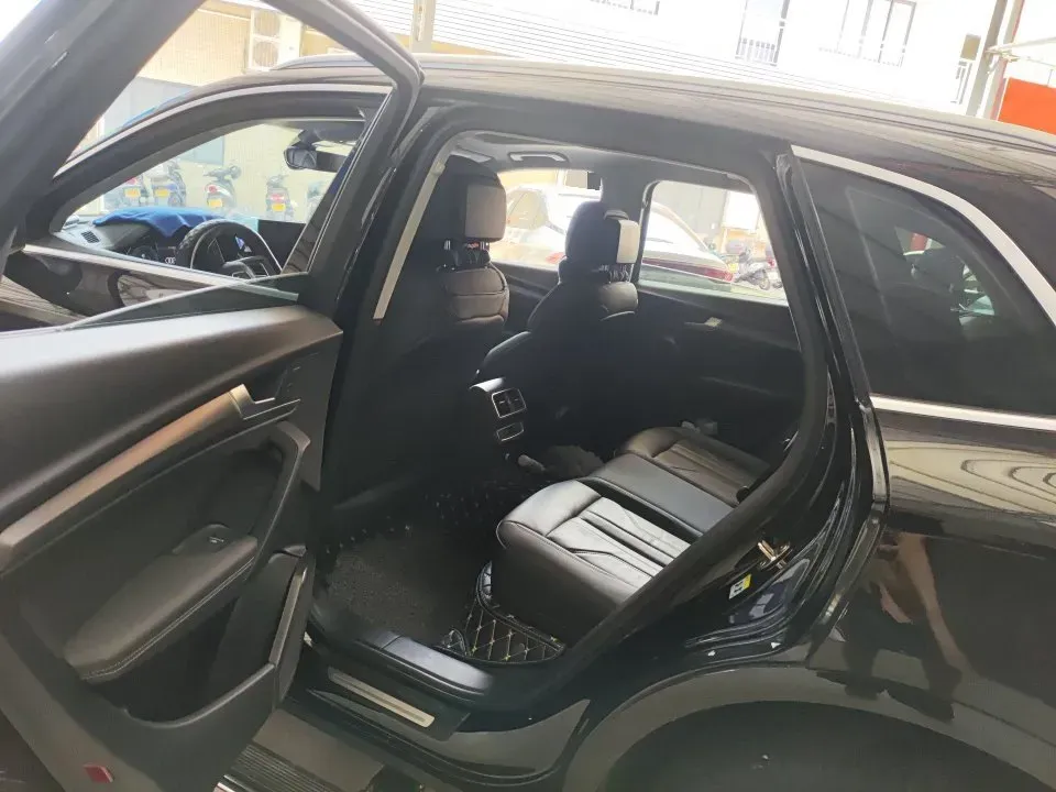 2022 Audi Q5L 2.0T 190HP L4 7DCT,autocango,china used car exporter,china ev exporter,chinese used car exporter,chinese used ev exporter