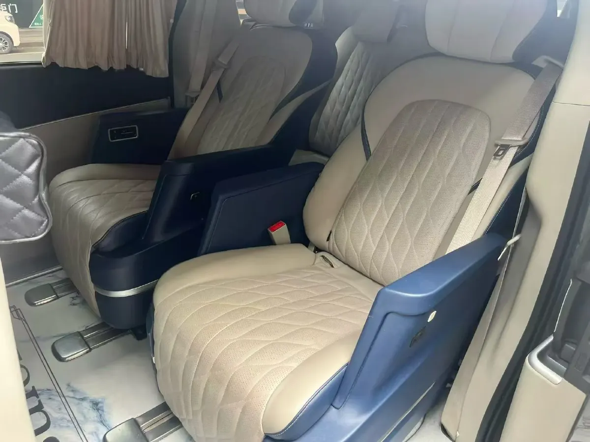 2023 Buick GL8 2.0T 237HP L4 9AT,autocango,china used car exporter,china ev exporter,chinese used car exporter,chinese used ev exporter
