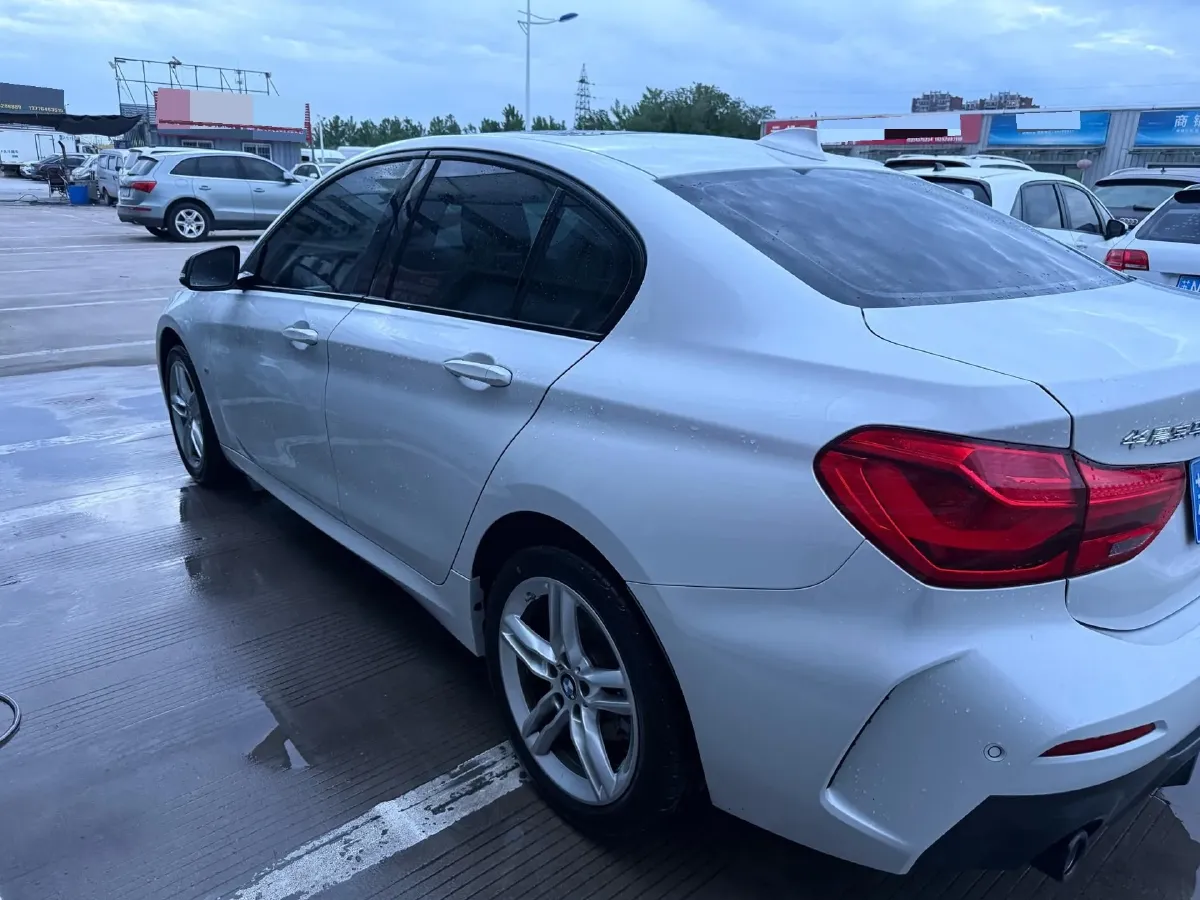 2022 BMW 1 Series 1.5T 140HP L3 7DCT,autocango,china used car exporter,china ev exporter,chinese used car exporter,chinese used ev exporter