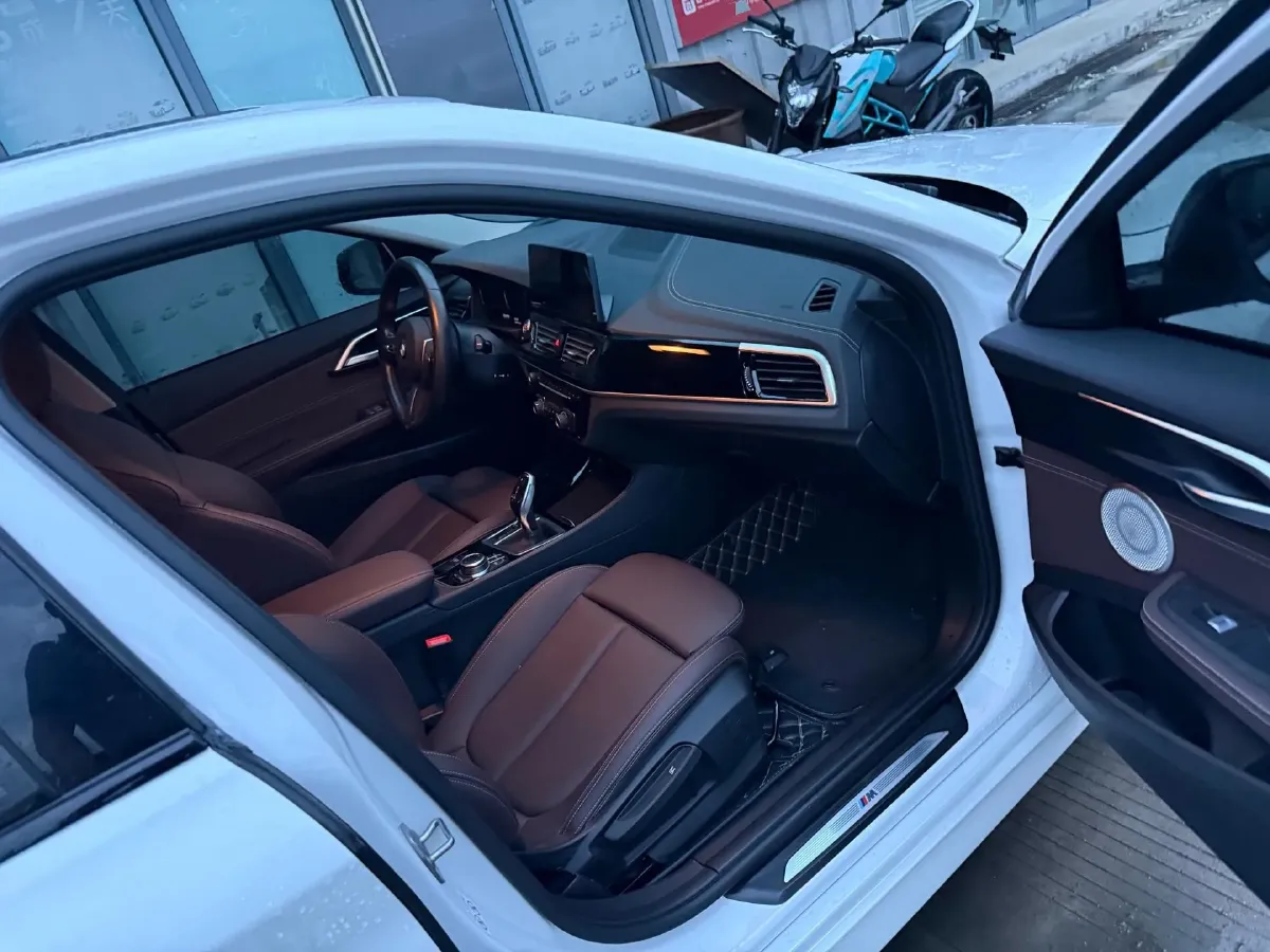 2022 BMW 1 Series 1.5T 140HP L3 7DCT,autocango,china used car exporter,china ev exporter,chinese used car exporter,chinese used ev exporter