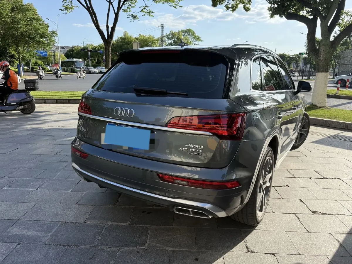 2022 Audi Q5L 2.0T 190HP L4 7DCT,autocango,china used car exporter,china ev exporter,chinese used car exporter,chinese used ev exporter