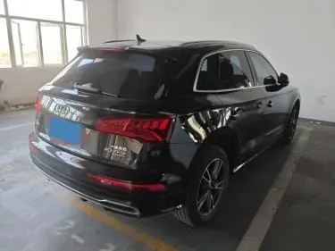 2020 Audi Q5L 2.0T 190HP L4 7DCT,autocango,china used car exporter,china ev exporter,chinese used car exporter,chinese used ev exporter