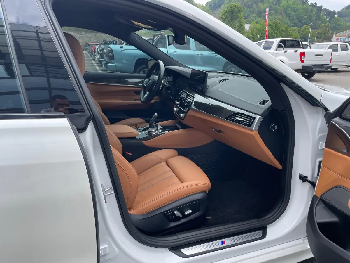 2022 BMW 6 Series GT 2.0T 245HP L4 8AT,autocango,china used car exporter,china ev exporter,chinese used car exporter,chinese used ev exporter