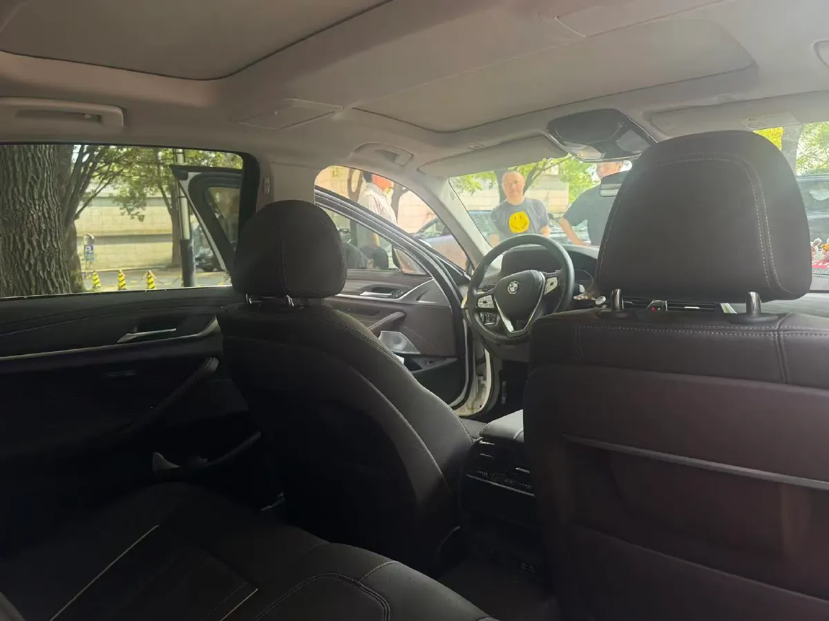 2021 BMW 5 Series 2.0T 252HP L4 8AT,autocango,china used car exporter,china ev exporter,chinese used car exporter,chinese used ev exporter
