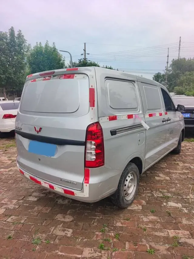 2021 WuLing RongGuang Mini Truck 1.2L 76HP L4 5MT,autocango,china used car exporter,china ev exporter,chinese used car exporter,chinese used ev exporter