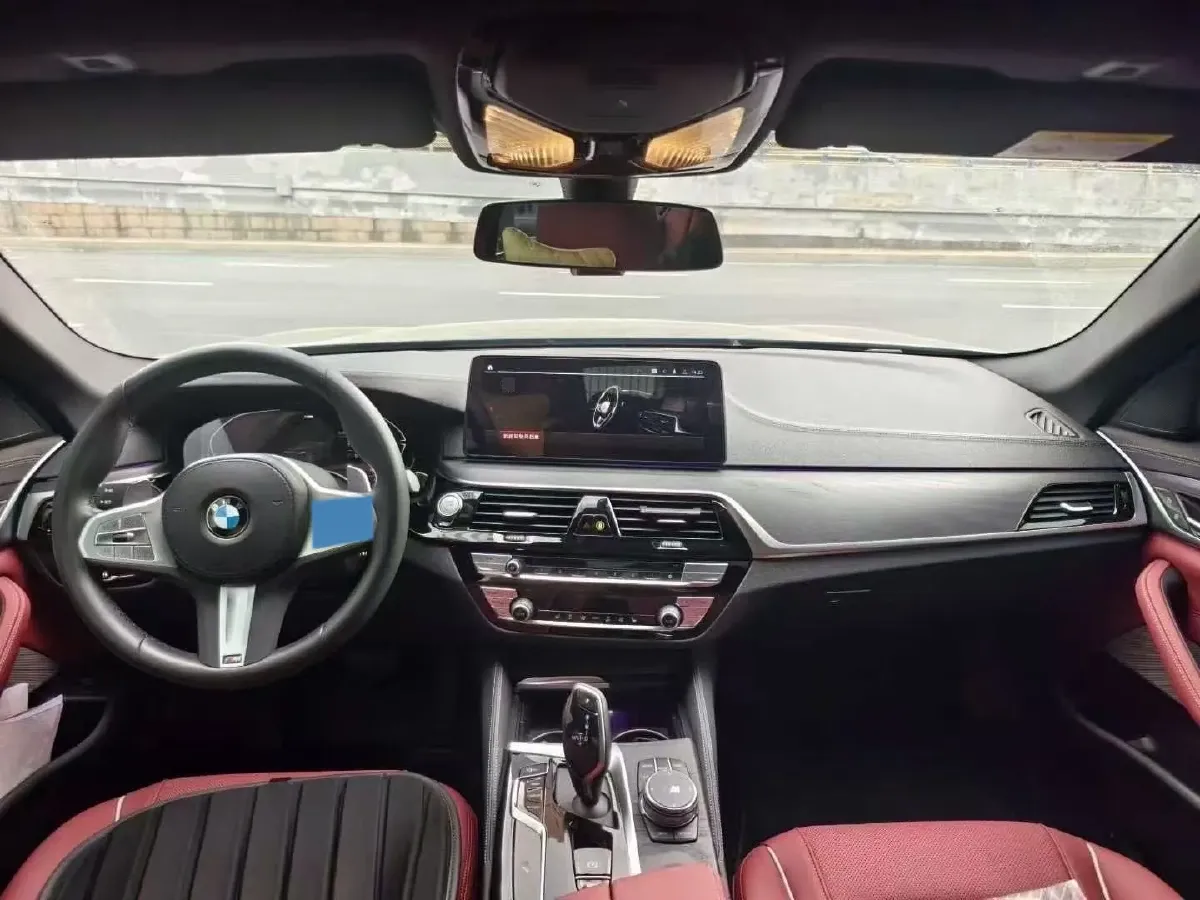 2022 BMW 5 Series 2.0T 184HP L4 8AT,autocango,china used car exporter,china ev exporter,chinese used car exporter,chinese used ev exporter