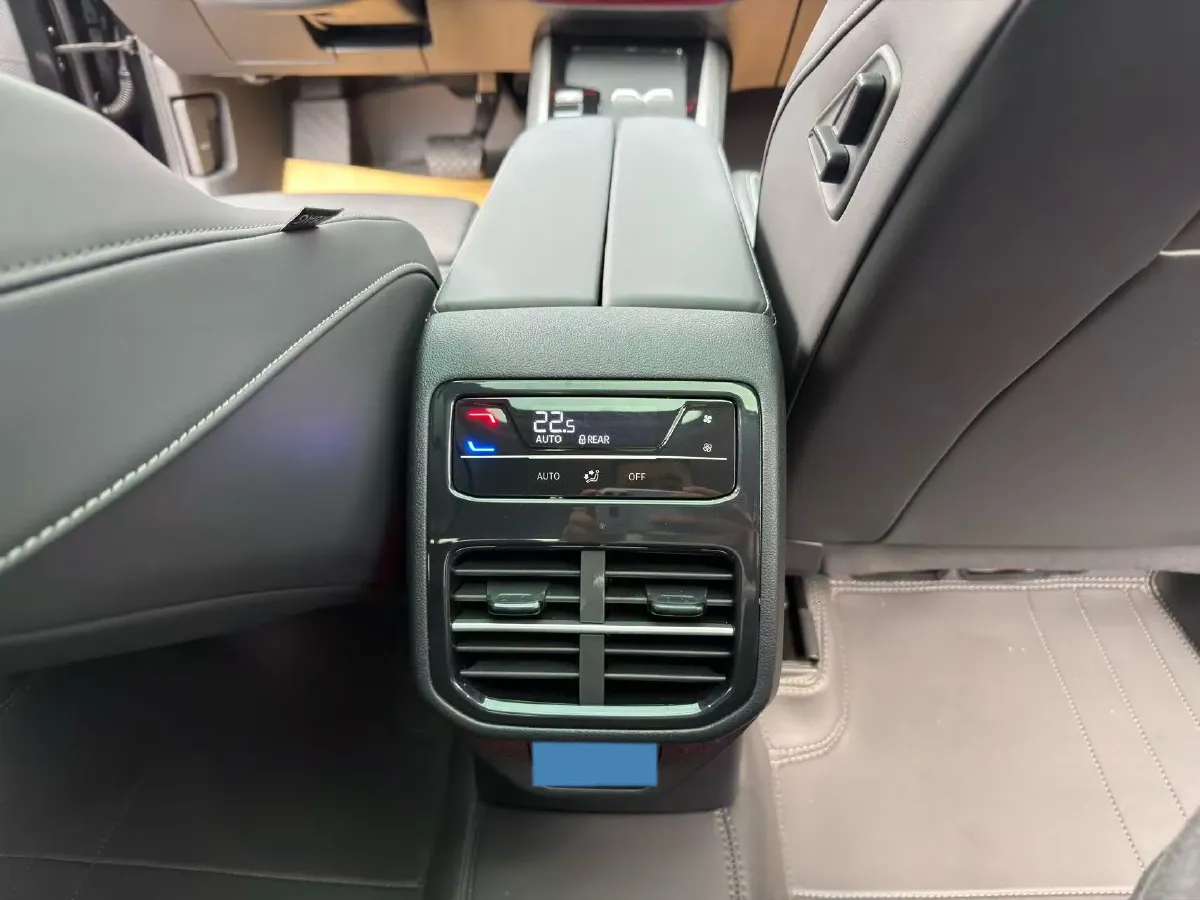 2025 Volkswagen Passat 2.0T 220HP L4 7DCT,autocango,china used car exporter,china ev exporter,chinese used car exporter,chinese used ev exporter