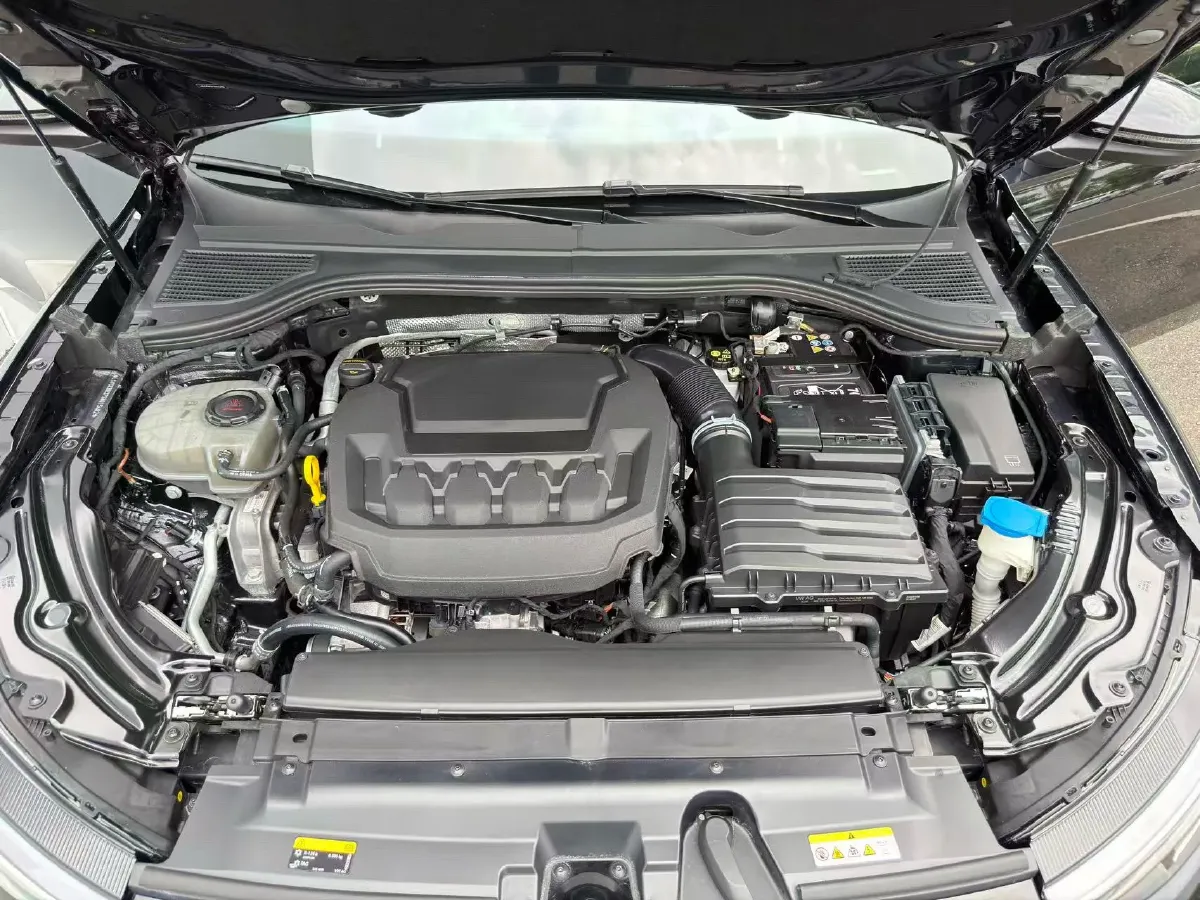 2025 Volkswagen Passat 2.0T 220HP L4 7DCT,autocango,china used car exporter,china ev exporter,chinese used car exporter,chinese used ev exporter