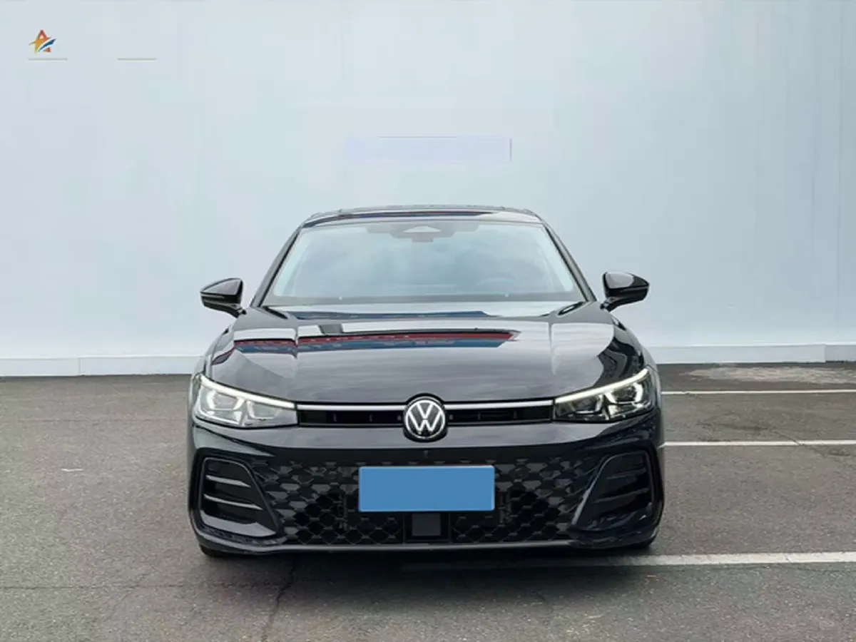 2025 Volkswagen Passat 2.0T 220HP L4 7DCT,autocango,china used car exporter,china ev exporter,chinese used car exporter,chinese used ev exporter
