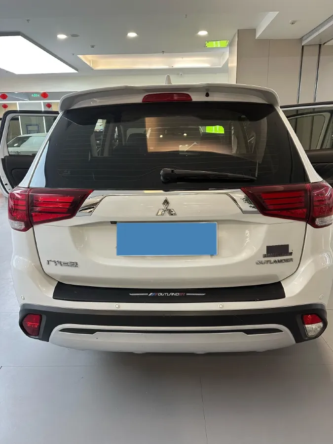 2020 Mitsubishi Outlander 2.0L 166HP L4 CVT,autocango,china used car exporter,china ev exporter,chinese used car exporter,chinese used ev exporter
