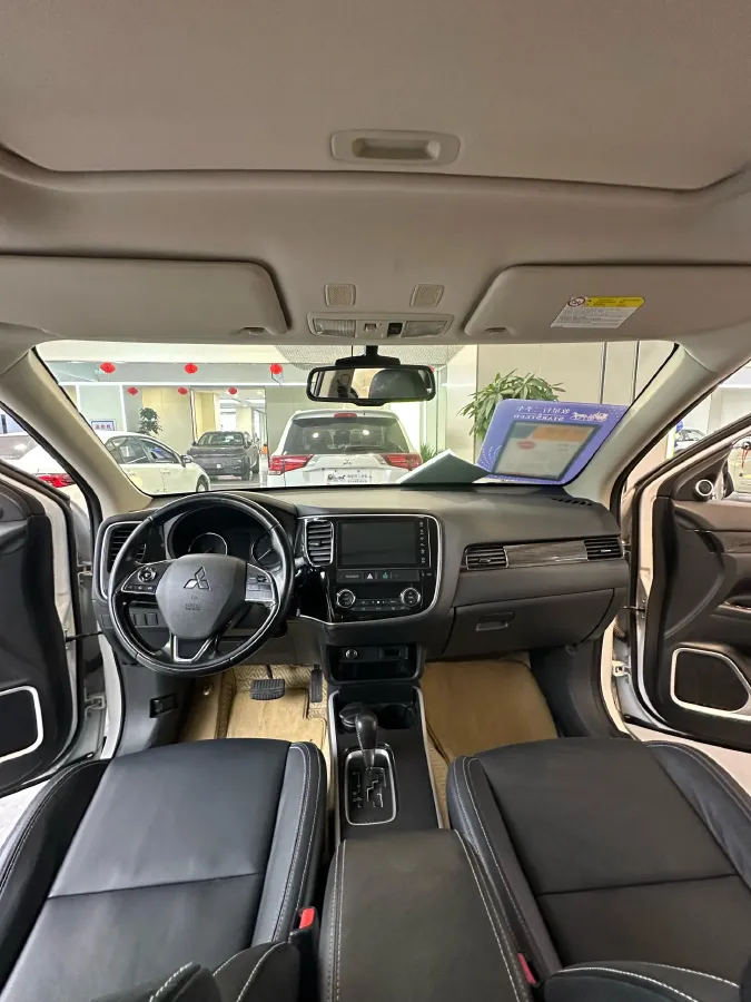 2020 Mitsubishi Outlander 2.0L 166HP L4 CVT,autocango,china used car exporter,china ev exporter,chinese used car exporter,chinese used ev exporter