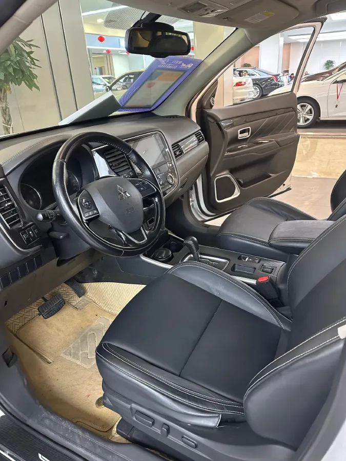 2020 Mitsubishi Outlander 2.0L 166HP L4 CVT,autocango,china used car exporter,china ev exporter,chinese used car exporter,chinese used ev exporter