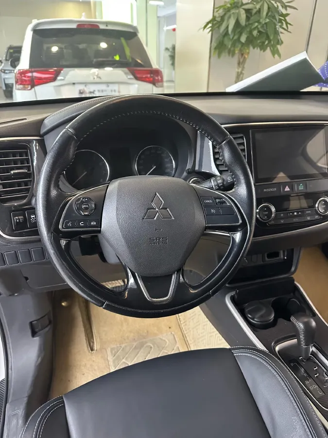 2020 Mitsubishi Outlander 2.0L 166HP L4 CVT,autocango,china used car exporter,china ev exporter,chinese used car exporter,chinese used ev exporter