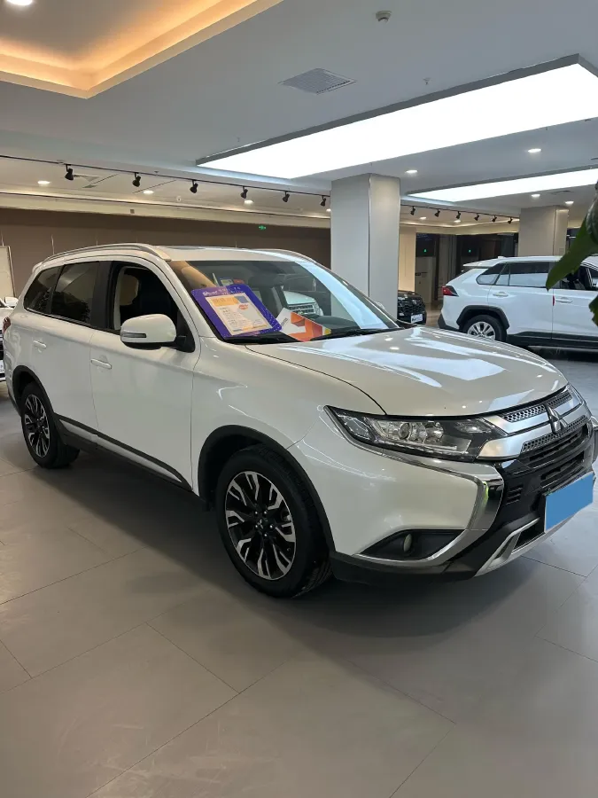 2020 Mitsubishi Outlander 2.0L 166HP L4 CVT,autocango,china used car exporter,china ev exporter,chinese used car exporter,chinese used ev exporter