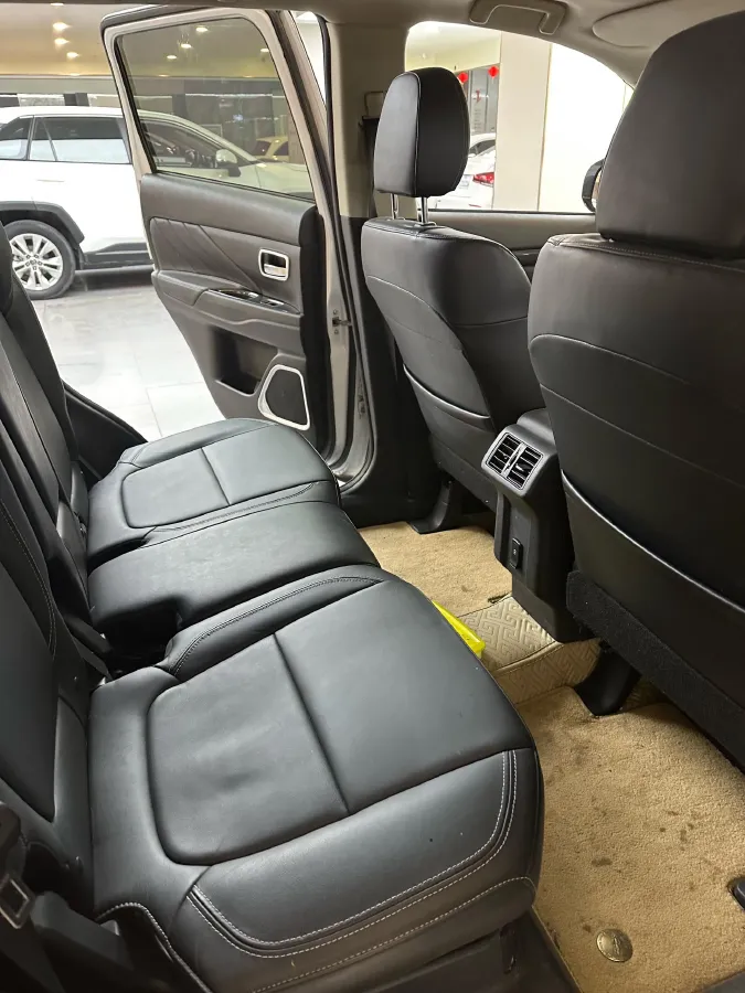 2020 Mitsubishi Outlander 2.0L 166HP L4 CVT,autocango,china used car exporter,china ev exporter,chinese used car exporter,chinese used ev exporter