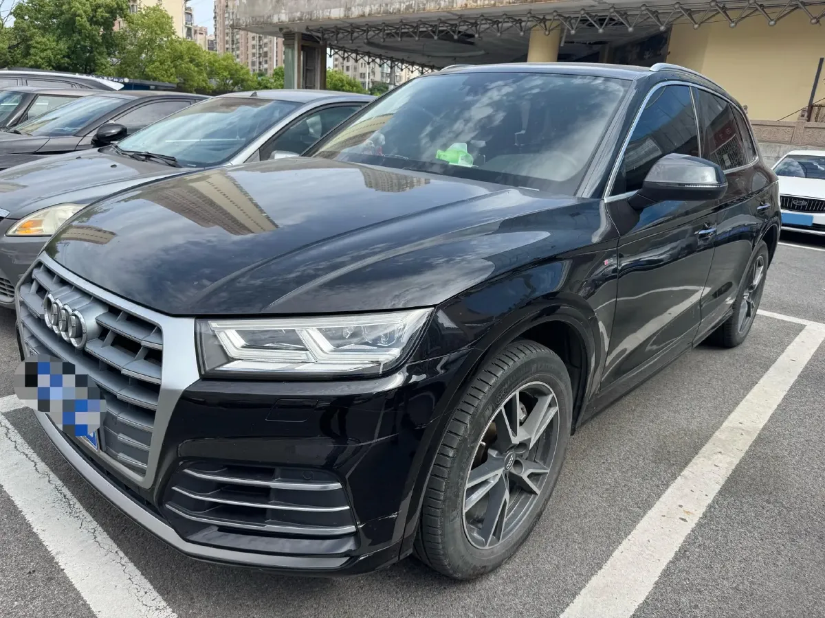 2020 Audi Q5L 2.0T 190HP L4 7DCT,autocango,china used car exporter,china ev exporter,chinese used car exporter,chinese used ev exporter
