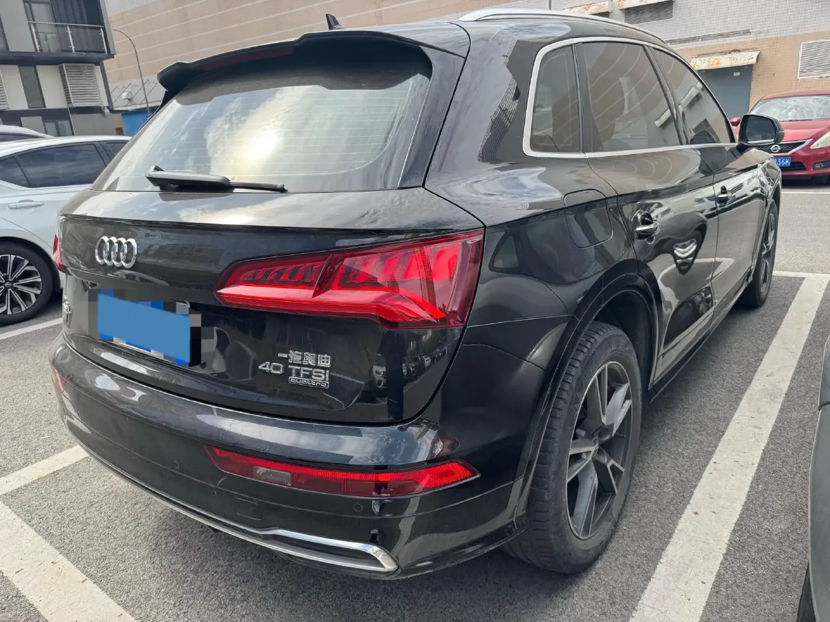 2020 Audi Q5L 2.0T 190HP L4 7DCT,autocango,china used car exporter,china ev exporter,chinese used car exporter,chinese used ev exporter