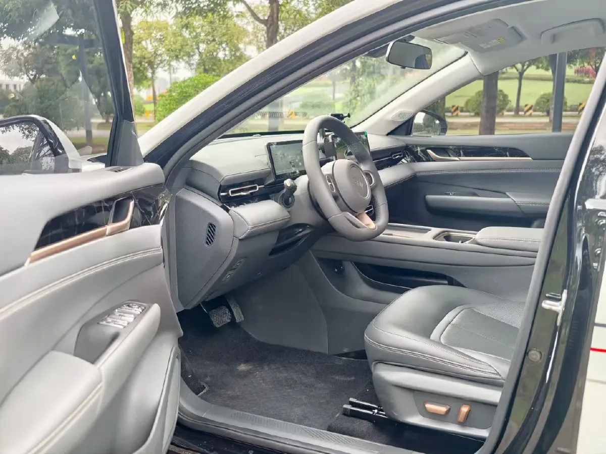2025 WuLing XingGuang 1.5L 106HP L4 E-CVT PHEV,autocango,china used car exporter,china ev exporter,chinese used car exporter,chinese used ev exporter