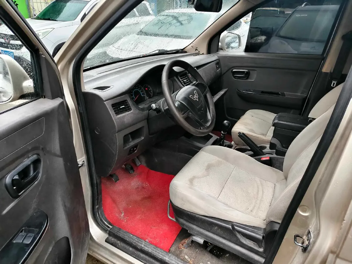 2019 WuLing RongGuang V 1.5L 99HP L4 6MT,autocango,china used car exporter,china ev exporter,chinese used car exporter,chinese used ev exporter