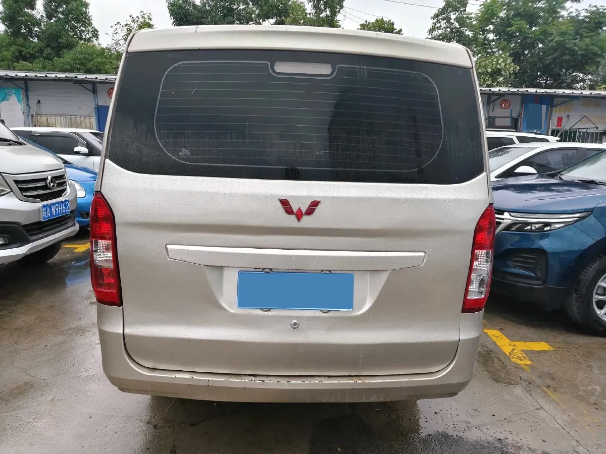 2019 WuLing RongGuang V 1.5L 99HP L4 6MT,autocango,china used car exporter,china ev exporter,chinese used car exporter,chinese used ev exporter