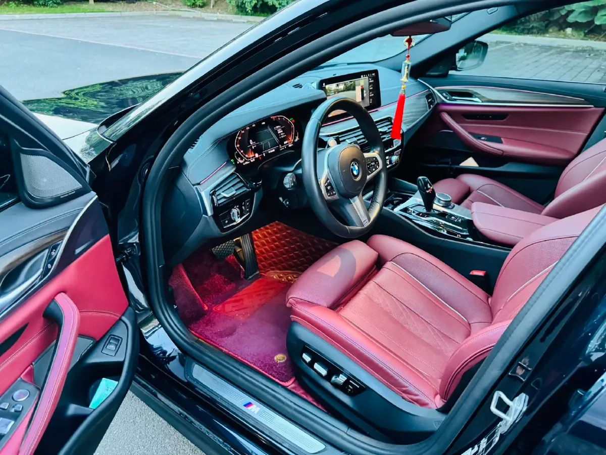 2022 BMW 5 Series 2.0T 252HP L4 8AT,autocango,china used car exporter,china ev exporter,chinese used car exporter,chinese used ev exporter