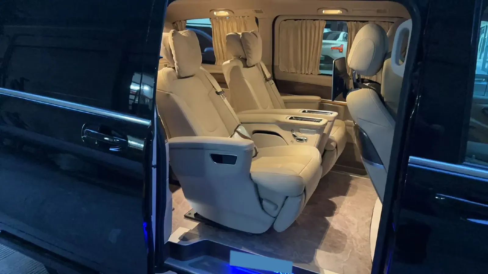 2022 Mercedes-Benz V Class 2.0T 211HP L4 9AT,autocango,china used car exporter,china ev exporter,chinese used car exporter,chinese used ev exporter