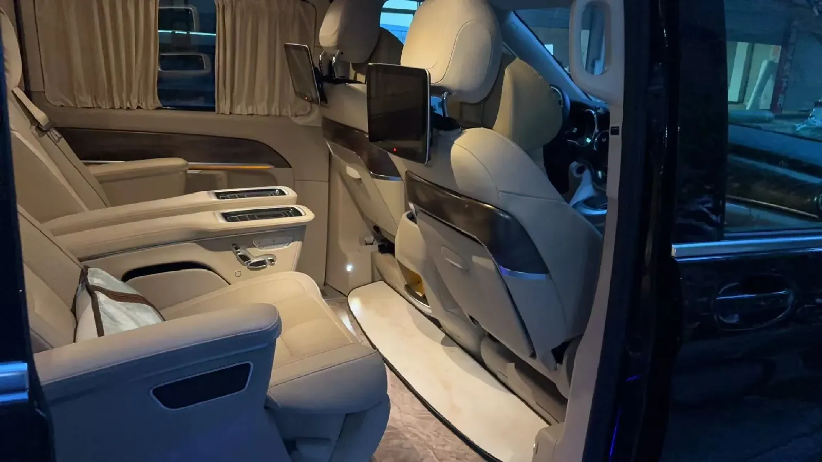 2022 Mercedes-Benz V Class 2.0T 211HP L4 9AT,autocango,china used car exporter,china ev exporter,chinese used car exporter,chinese used ev exporter