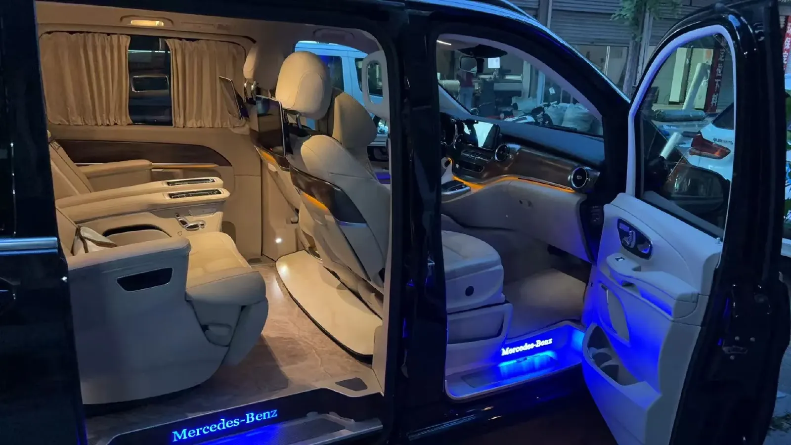 2022 Mercedes-Benz V Class 2.0T 211HP L4 9AT,autocango,china used car exporter,china ev exporter,chinese used car exporter,chinese used ev exporter