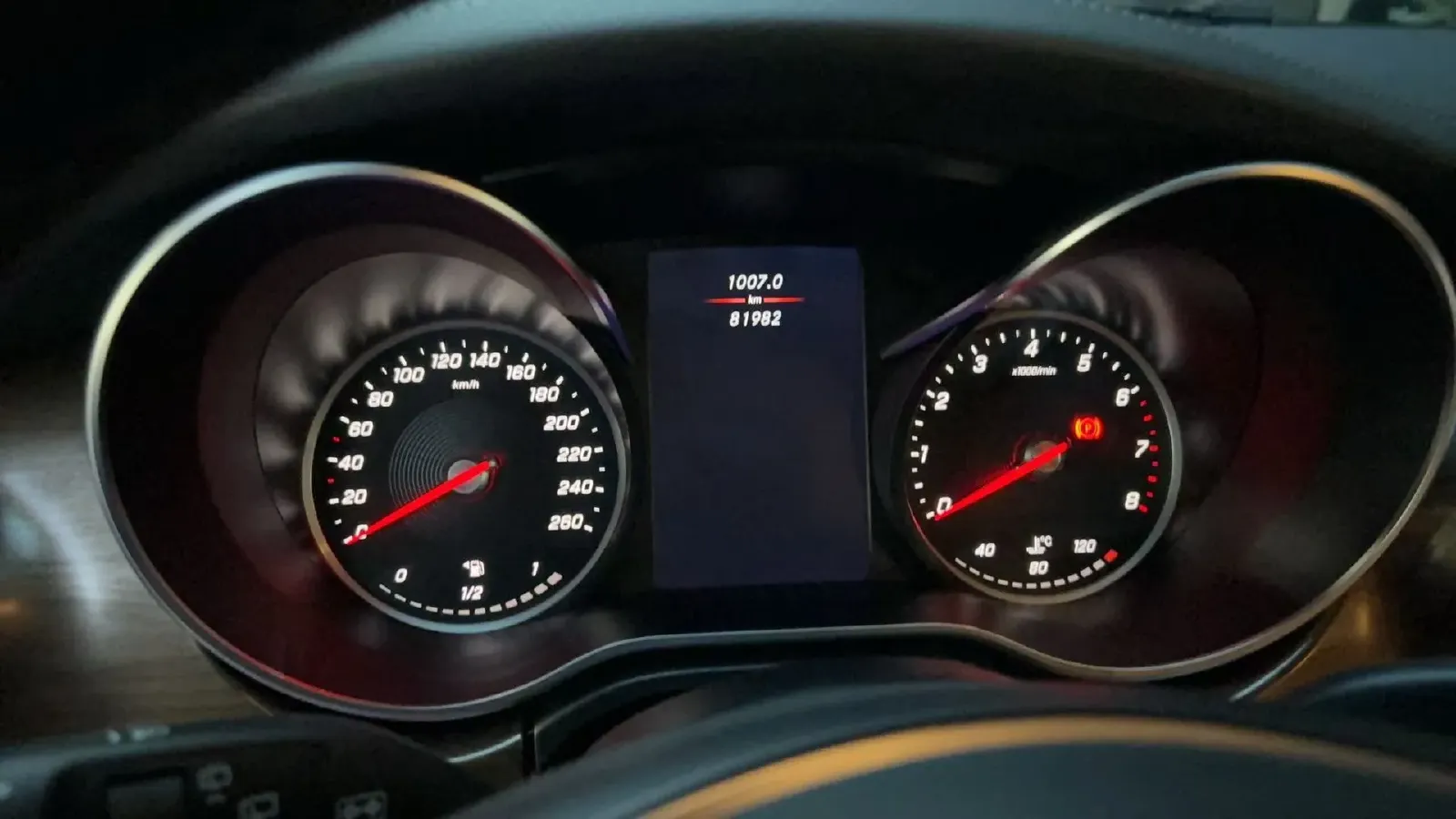 2022 Mercedes-Benz V Class 2.0T 211HP L4 9AT,autocango,china used car exporter,china ev exporter,chinese used car exporter,chinese used ev exporter