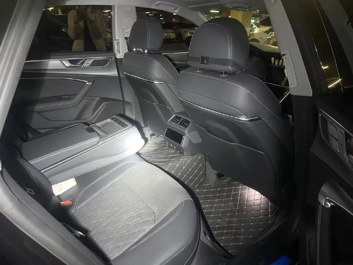 2024 Audi A7L 2.0T 245HP L4 7DCT,autocango,china used car exporter,china ev exporter,chinese used car exporter,chinese used ev exporter