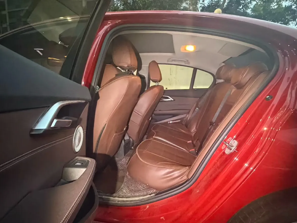 2021 BMW 1 Series 1.5T 140HP L3 7DCT,autocango,china used car exporter,china ev exporter,chinese used car exporter,chinese used ev exporter