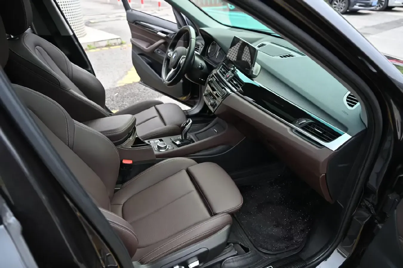 2022 BMW X1 2.0T 192HP L4 7DCT,autocango,china used car exporter,china ev exporter,chinese used car exporter,chinese used ev exporter